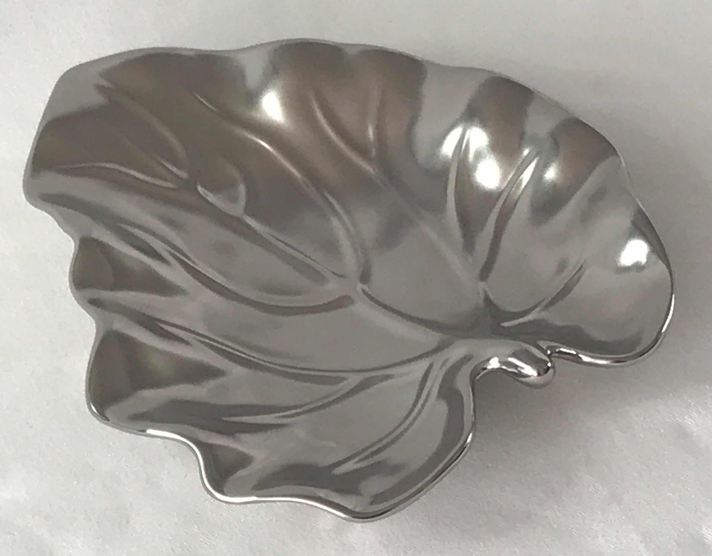 Botanic Collection Titanium Porcelain Matt silver leaf plate 9"