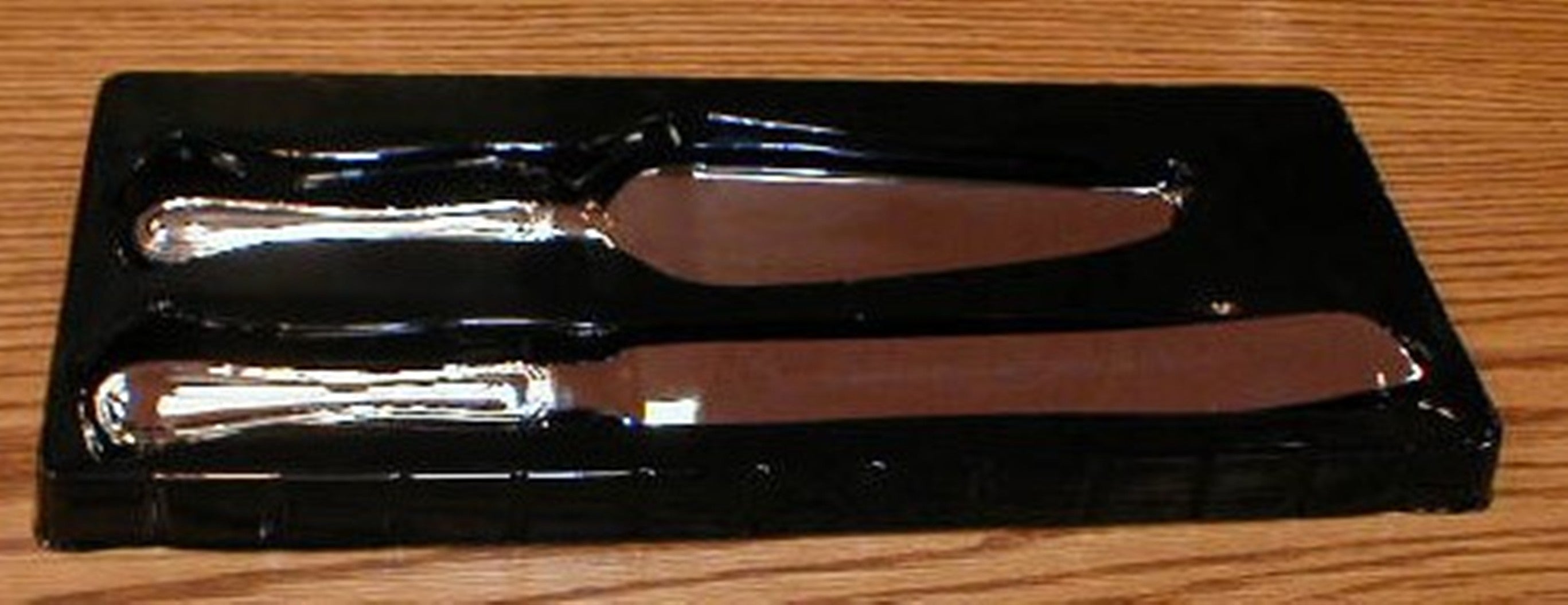 Elegance-Plate Cake Server & Knife-Rim Design