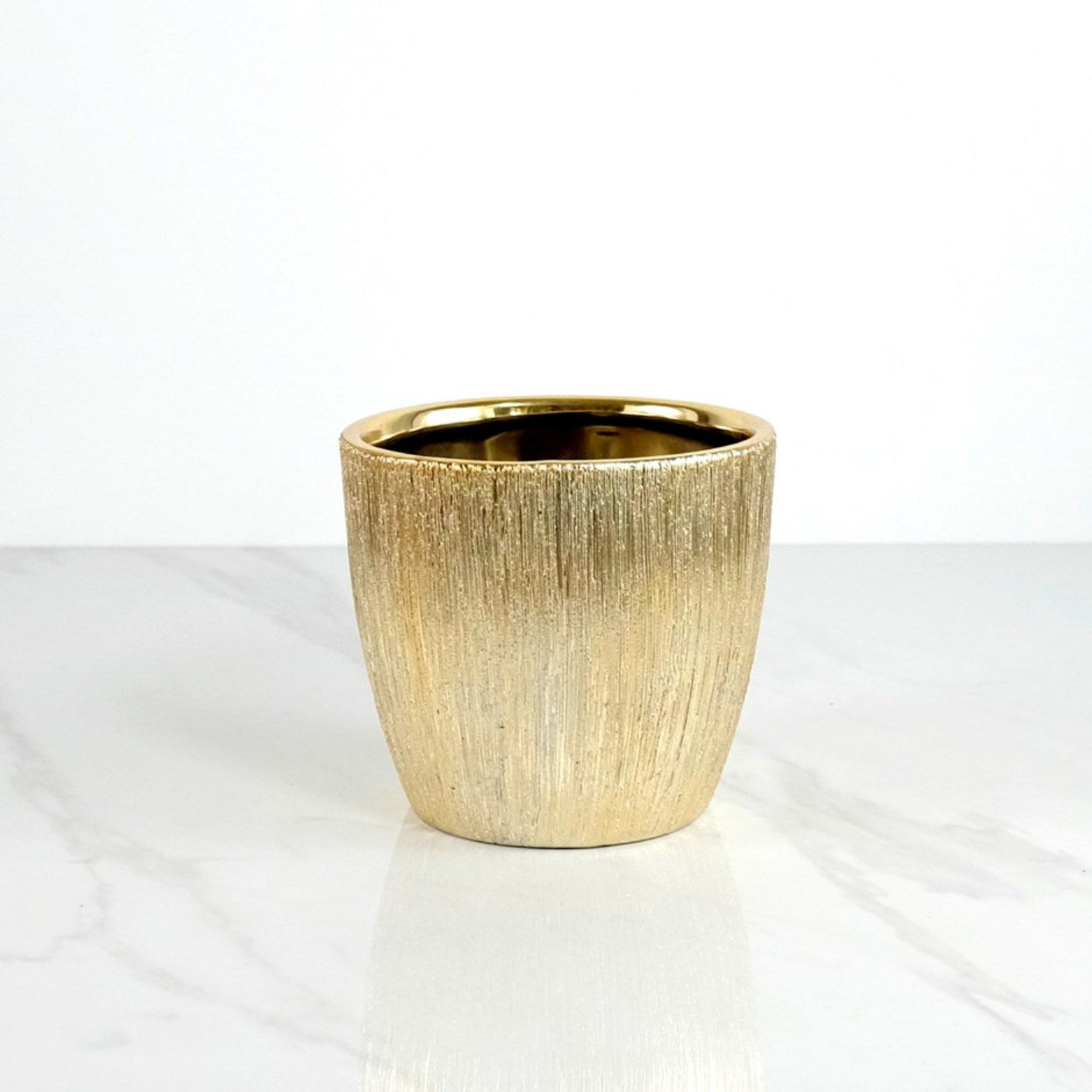 Gold Textured Vase 5x5x5