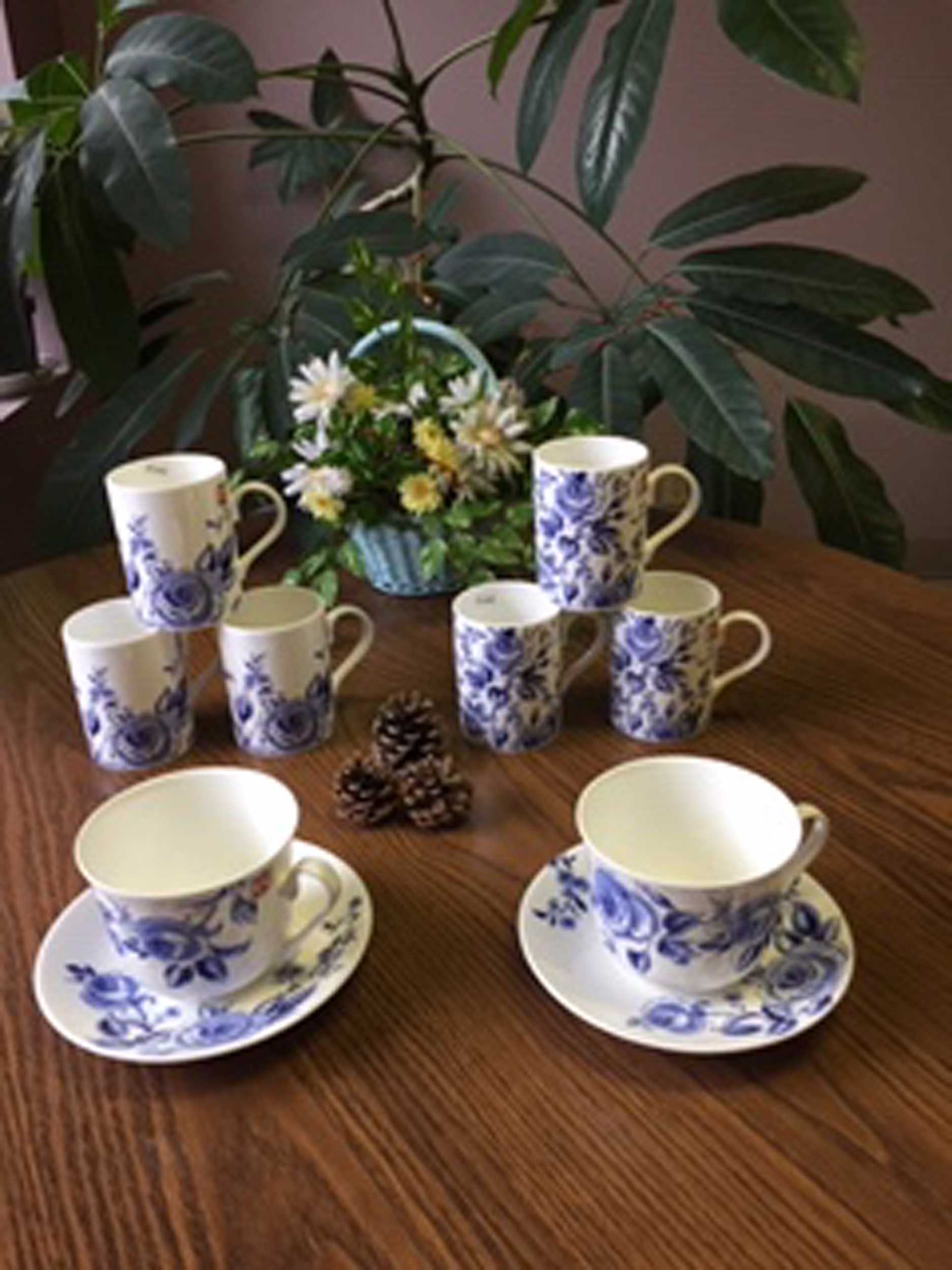 Roy Kirkham Lucy Mugs - English Blue Set of 2, Design: Small Blue Flower